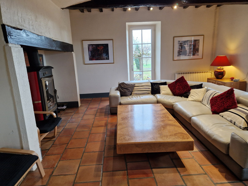 Guinlets Lounge 04