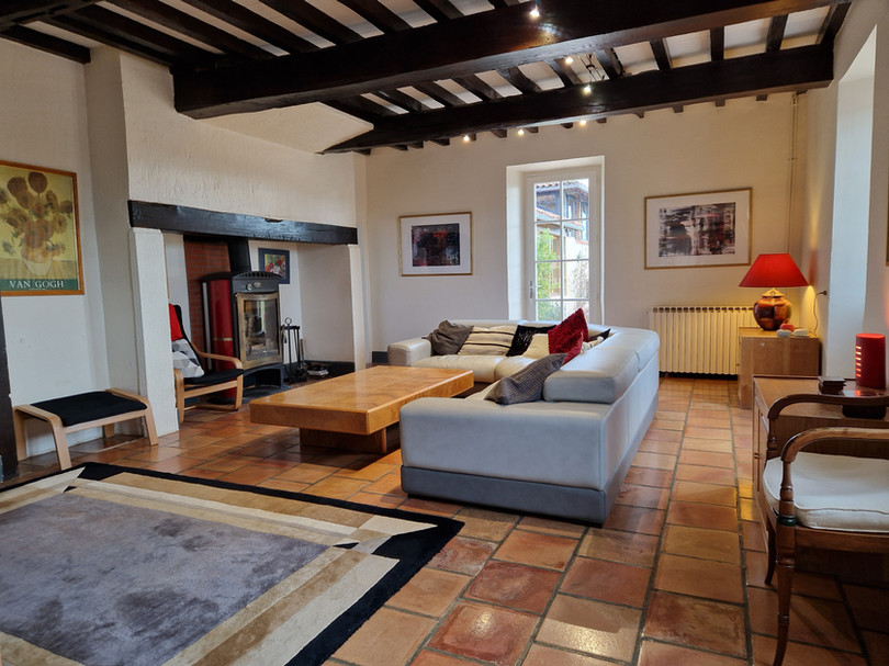 Guinlets Lounge 01