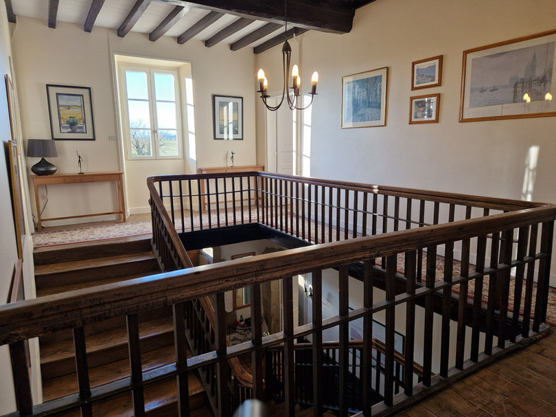 Guinlets Upstairs Staircase 04.jpg