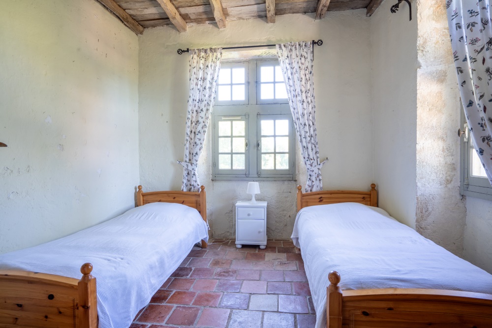 Tower bedroom, 3.3x3.3m, an adjoining twin with mullioned windows.