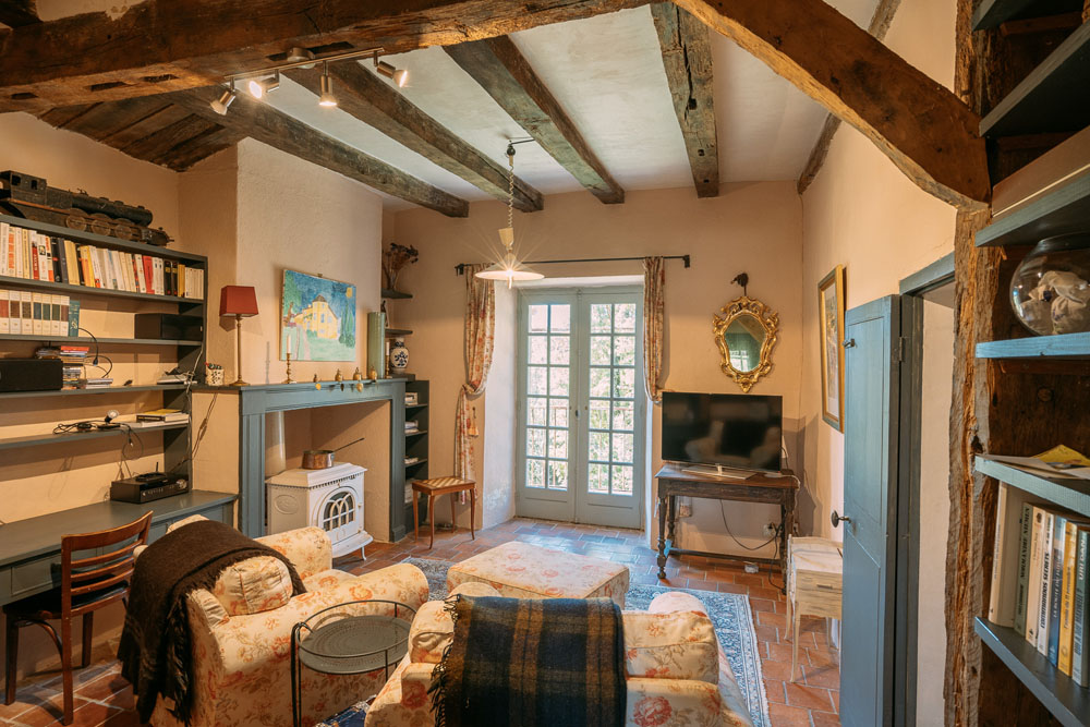 Snug, 3.2x4.7m, fireplace with Jotul stove, desk and library area, French windows to balcony and garden.