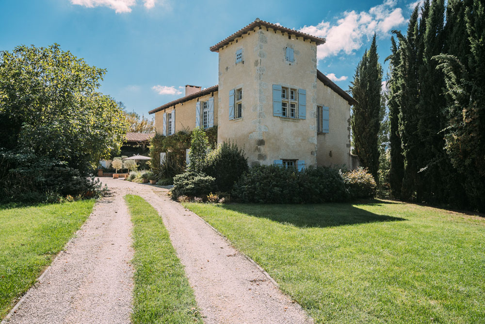 Driveway to house