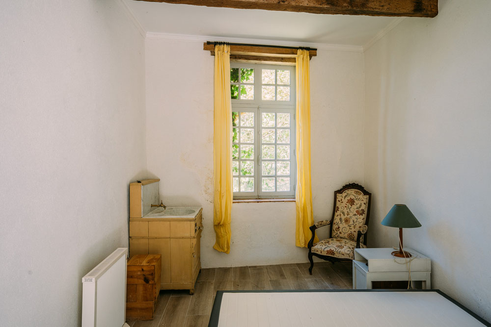Studio bedroom